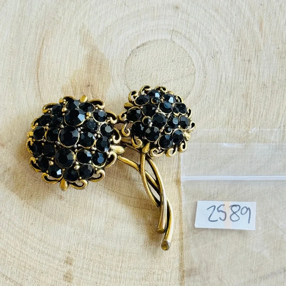 Vtg Hollycraft Signed Black Flower Pin Brooch gold tone jeweled‎ Rhinestone 2.5